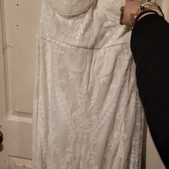 Sparkling white strapless dress with train - Picture 4 of 16